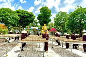 Chú Mười Hai – Người gác đền của nghề nhang nụ truyền thống