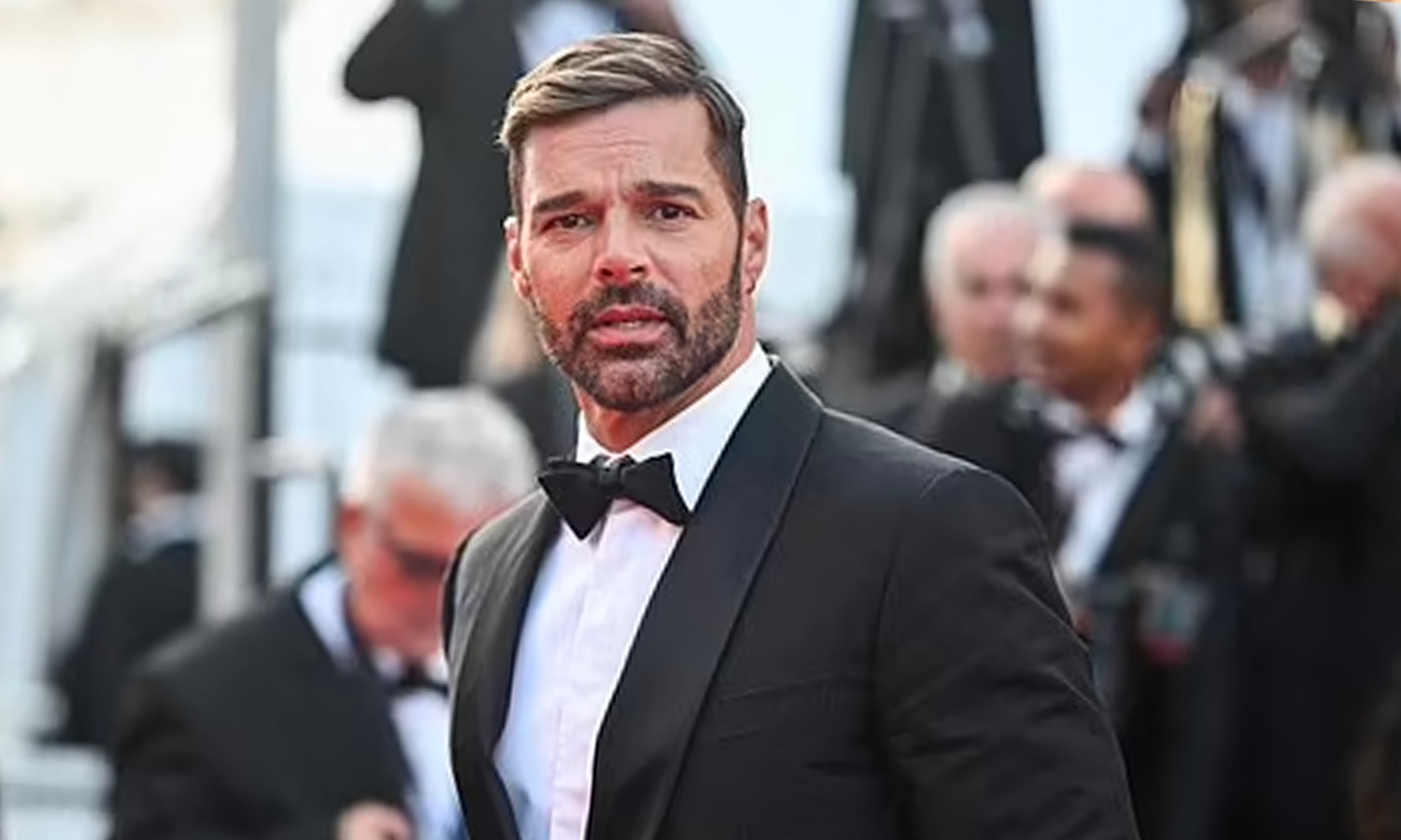 Ricky Martin bị cháu trai tố cáo bạo hành