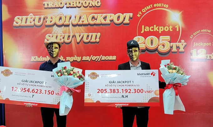 Điểm chung thú vị của 2 người trúng Jackpot siêu khủng hơn 218 tỷ đồng