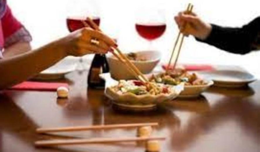 Cổ nhân dặn: Người có 4 thói quen này trên bàn ăn tuyệt đối tránh càng xa càng tốt, kết giao dễ lụi bại