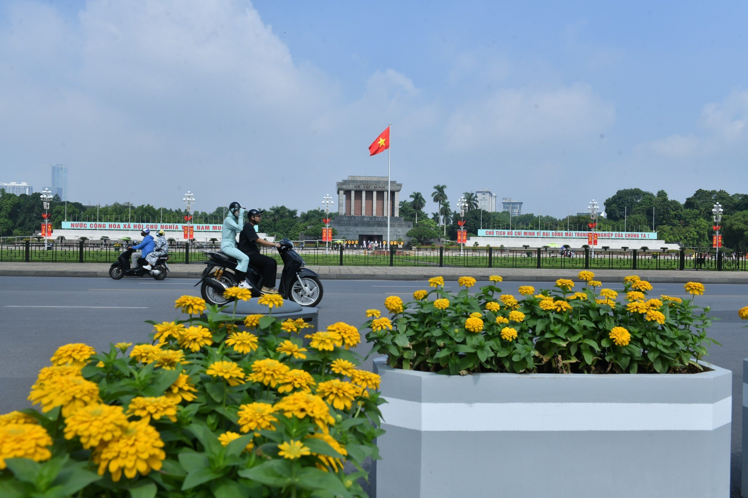 Hà Nội rực rỡ cờ hoa chào mừng ngày quốc khánh