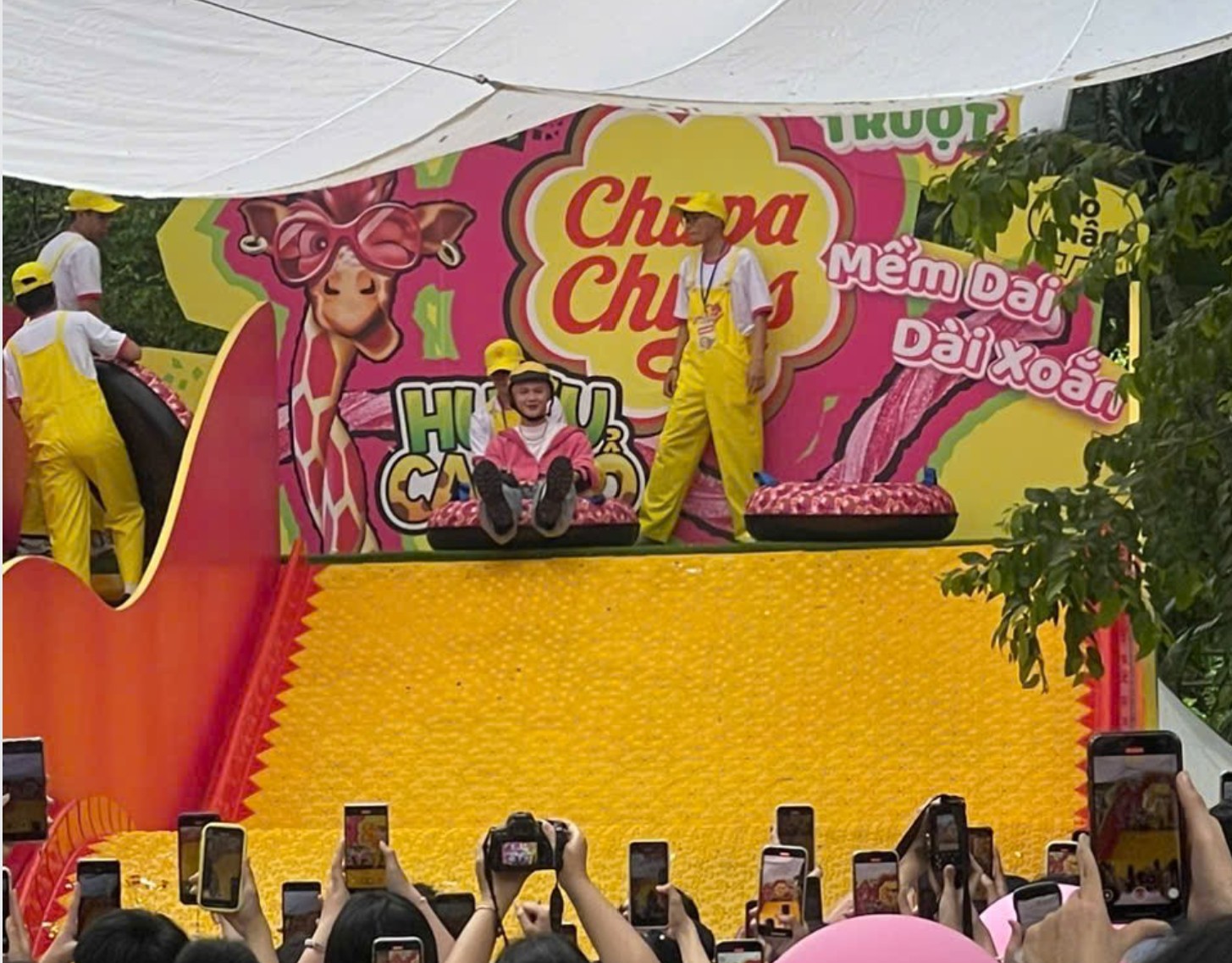 Forever Fun – Mãi Vui mang tên Chupa Chups Hươu Cao Cổ – Giraffe chiếm trọn trái tim các bé ngày tết thiếu nhi