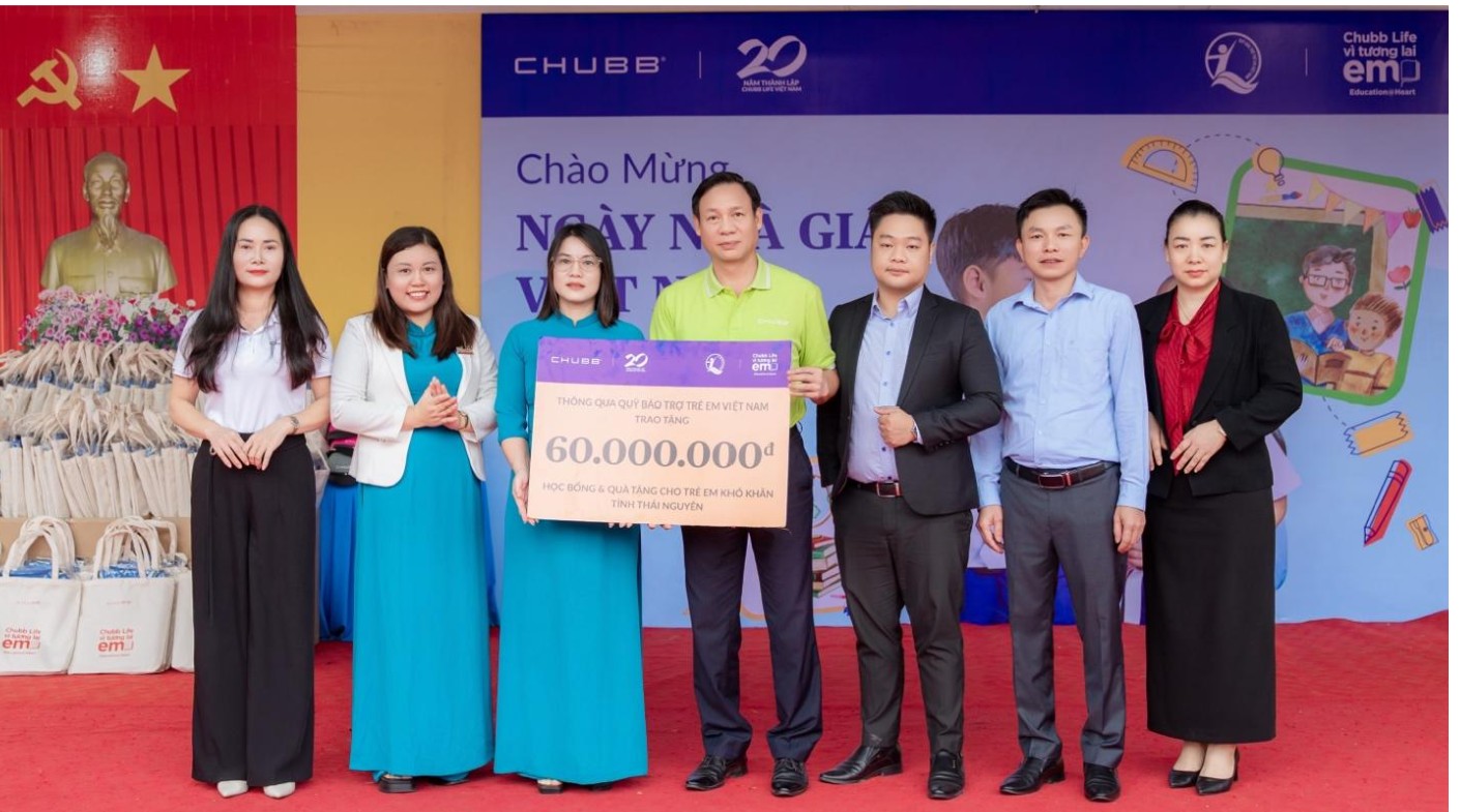 Chung tay hỗ trợ học sinh vùng bão lũ – Chubb Life Việt Nam mang yêu thương đến Thái Nguyên