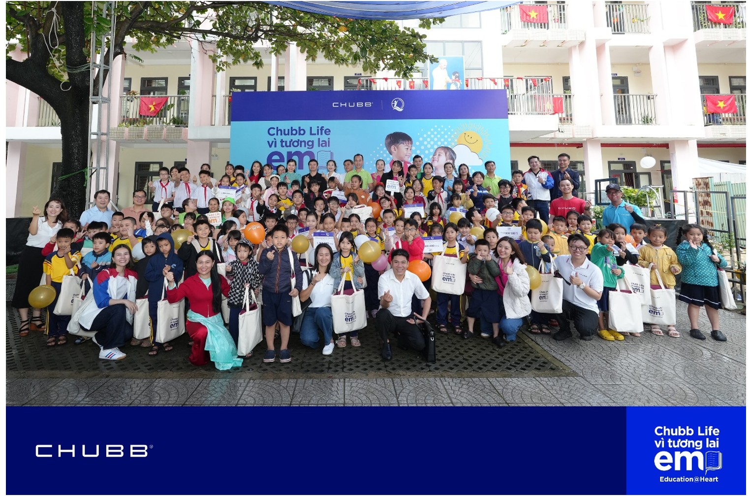 Chubb Life Việt Nam dành hơn 1 tỷ đồng hỗ trợ học sinh khó khăn và các địa phương gánh chịu thiên tai