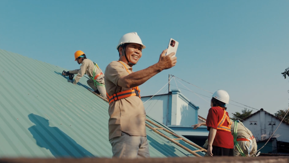 “Trợ lực cho đôi tay nỗ lực” - Thông điệp mới của Home Credit dành cho những người luôn cố gắng tiến về phía trước